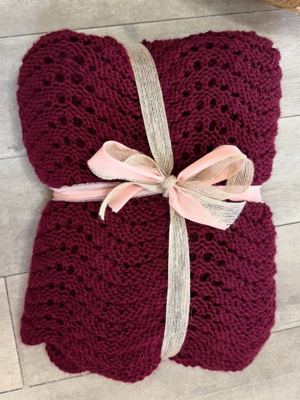 Vintage Hand Knit Crochet Afghan Blanket Burgundy Scalloped 50x70 Cottagecore
Pe